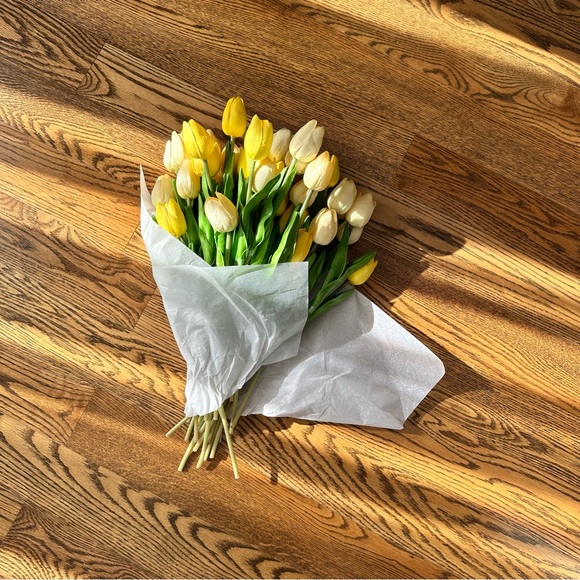 Tulips Artificial Flowers Real Touch Wedding/Party Decor 37 Pieces Yellow - Picture 5 of 16